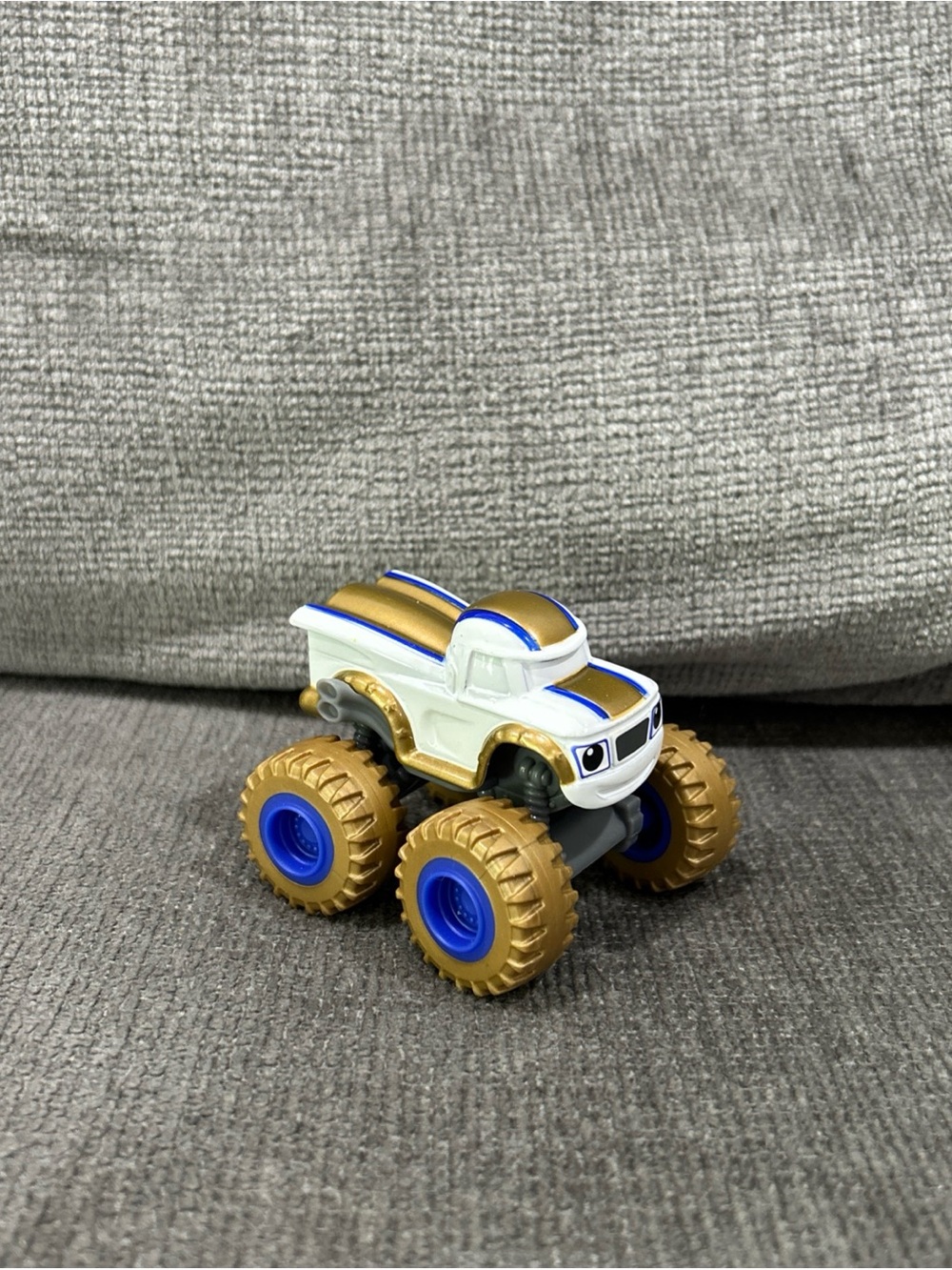 Blaze and the Monster Machines Darington Gold White & Blue Variant Die Cast 2014